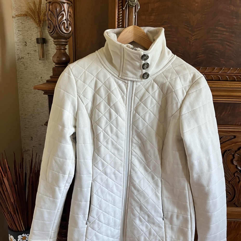 North Face quilted jacket. Size M.